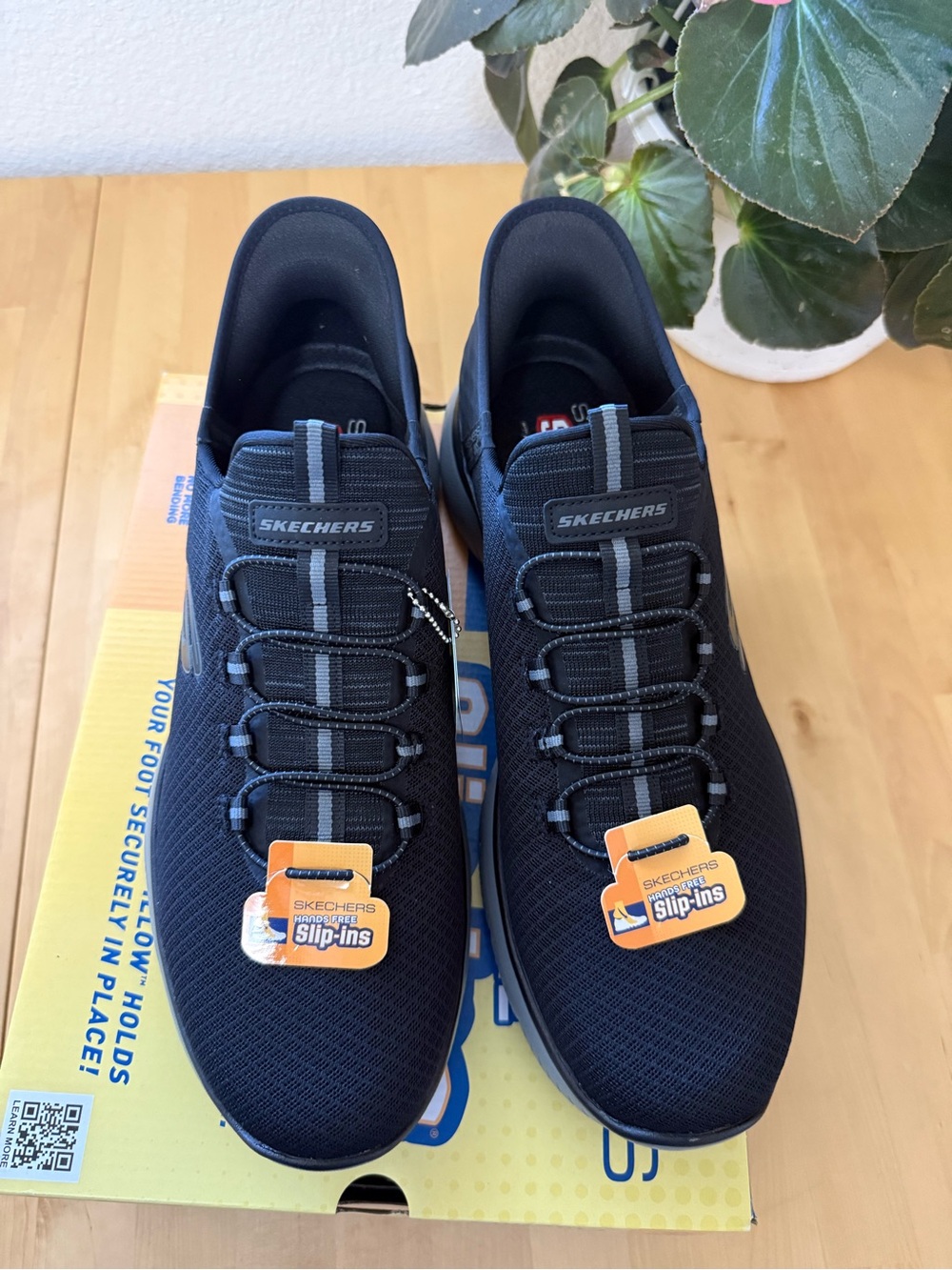 Skechers Men’s Black and Gray Slip-On summits high range men’s 13 - Picture 2 of 5